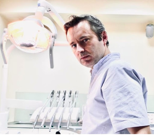 ProSmile dr Janusz Sołowiej Stomatolog, Chirurg, Implanty, Estetyka - Warszawa Śródmieście Centrum, Ochota, Wilanów, Ursynów