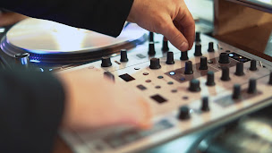 Photo n°2 de DjM4t & Le Coin Vinyles | Cannes Nice Monaco Mougins Antibes | Collectif DJ à Valbonne (Disc-jockey)