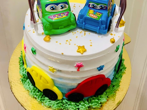 Fondant car theem cake