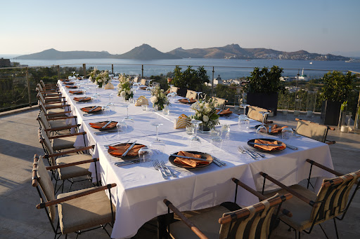 La Lara Restaurant & Bar