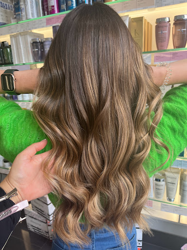 Ellie & Montanna Mobile Hair - Thumbnail