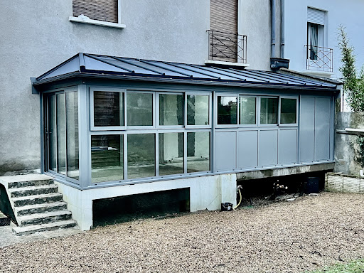 Dans cette maison à Saint-Cyr-sur-Loire, la pose de la...