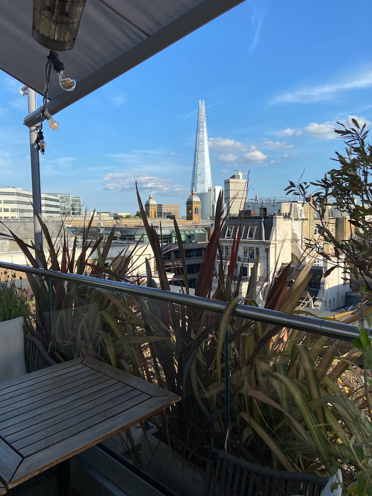 Discover the top bars in London with stunning views of the city skyline. From rooftop bars to riverside pubs, our guide will take you on a journey through the best places to sip a cocktail and take in the breathtaking views of London's iconic landmarks. #londonnightlife #londonbars | The Best Bars In London | London Bars With Views | Best Bars With City View In London | Best Places For Drinks In London | London Nightlife Guide | Best Nightlife Areas In London