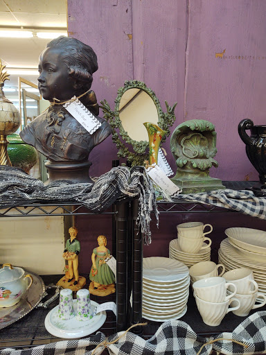 Everybody's Antiques - Thumbnail