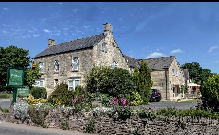 Pettifers Hotel