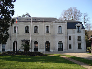Photo n°21 de Mairie de Louveciennes à Louveciennes (Hôtel de ville)
