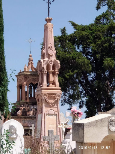 Panteón De La Santa Cruz