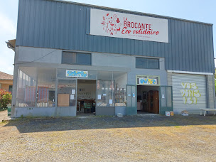 Photo n°19 de La Brocante Eco-Solidaire - Recyclerie de Graines de Partages à Mimbaste (Magasin d'ameublement et de décoration)