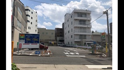 NPC24Hユーストア萱場店パーキング