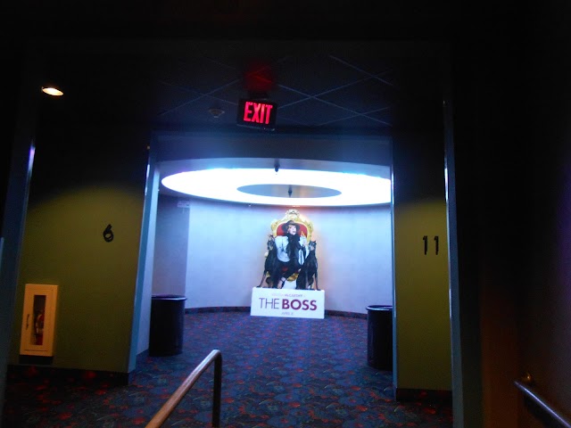 Regal Cinemas Elmwood Center 16