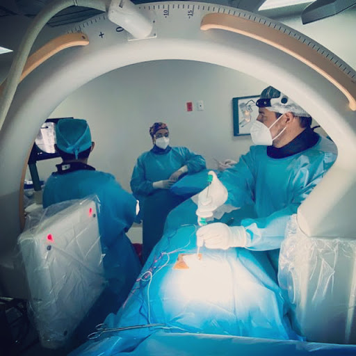 Cirujano de Columna Raul Lopez Serna