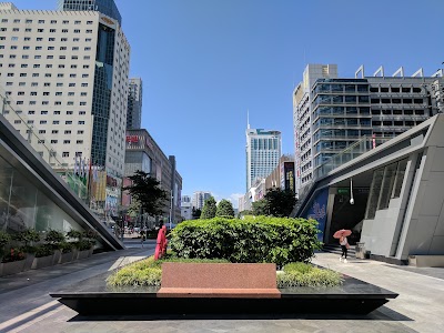 Photos of Huaqiang Road
