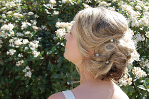 Photo n°9 de Coiffure&Co - coiffure et maquillage mariage à domicile à Narbonne (Prestataire de mariage)