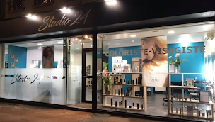 Photo n°1 de Studio 24 à Forges-les-Eaux (Salon de coiffure)