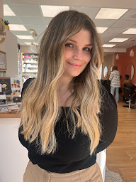 Photo n°31 de 𝒞𝒽𝓁ℴℯ̈ ℳ𝒶𝒾𝓉𝓇ℯ 𝒜𝓇𝓉𝒾𝓈𝒶𝓃 𝒞ℴ𝒾𝒻𝒻ℯ𝓊𝓇 - Salon Keune Ambassadeur- Expert Balayage & Coloration - Lissage Brésilien & Botox à Les Angles (Salon de coiffure)
