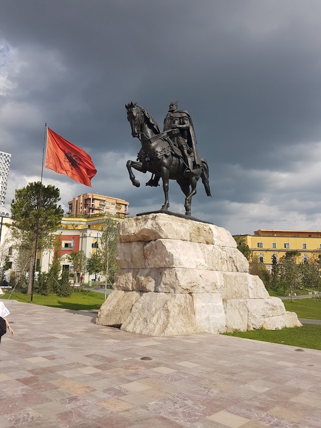 Skanderbeg Square