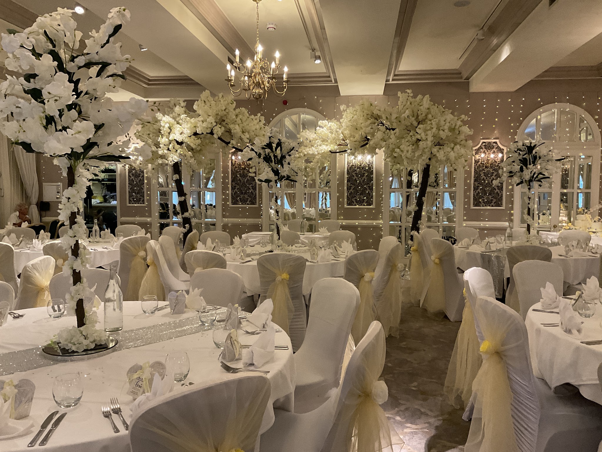 Cakes 4 U by Julz & The Wedding Emporium Limited - Cakes & Sweets - photo 1