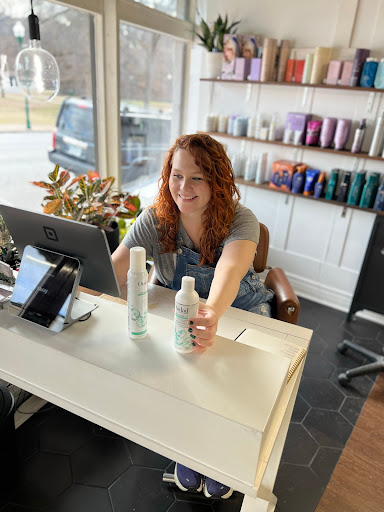 Kaitlin Carlson Hairstylist - Thumbnail