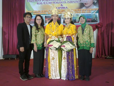Photos of Rias Pengantin Bu Elok