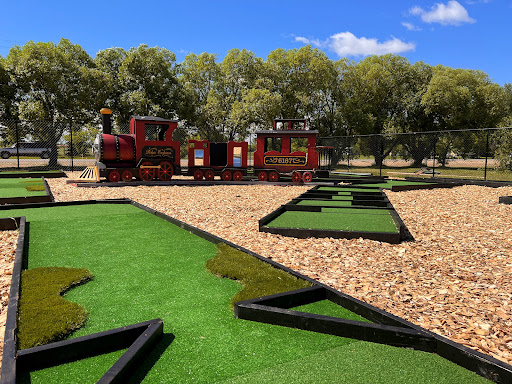 Putter’s Grill & Mini Golf - Thumbnail