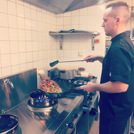 Photo 3 - Au Wok’n rolls