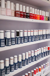 Photo n°15 de Paul Fretel - Coiffure - Esthétique à Saint-Jean-de-Luz (Salon de manucure)