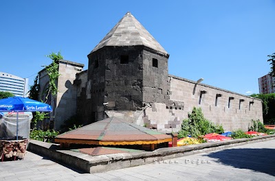 Avgunl Madrasa