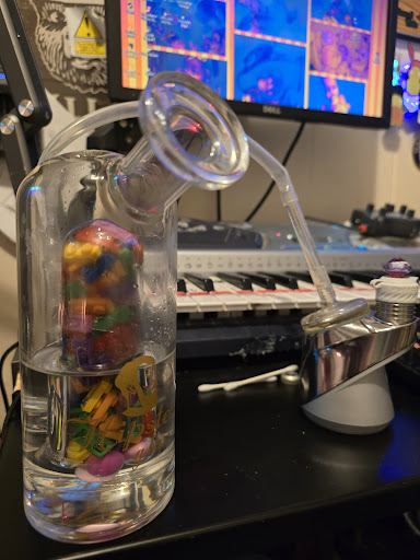 Old Headz Glass Shop - Thumbnail