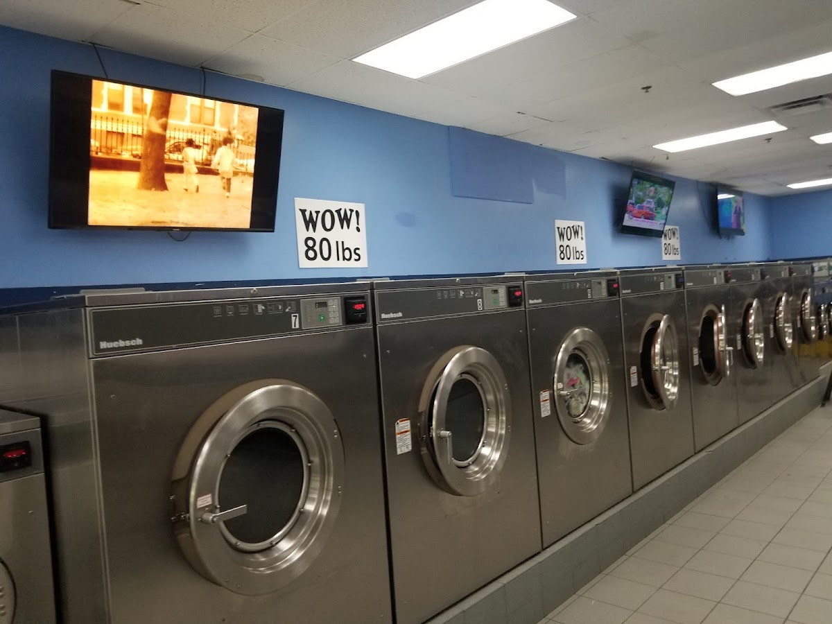 Super Saver Free Dry Laundromat laundromat interior in New Haven, CT