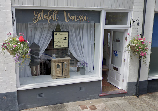 The Shop / Ystafell Vanessa
