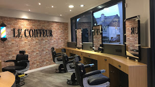 Photo n°16 de LE COIFFEUR Maître Artisan Barbier Coiffeur Hommes-Enfant à La Chapelle-sur-Erdre (Barbier)