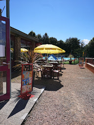 Photo n°34 de Camping le Saint Eloy à Saint-Germain-l'Herm (Restaurant)