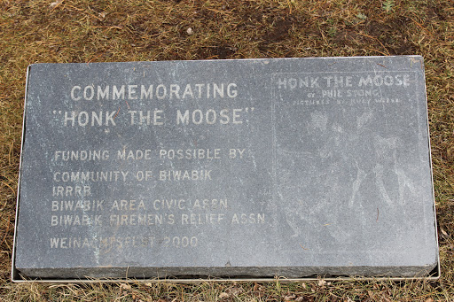Honk the Moose Statue - Thumbnail