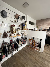 Photo n°7 de Hair Atlantic - Institut Capillaire : Prothèses Capillaires, Perruques, Turbans, Dermofusion à Saint-Sébastien-sur-Loire (Magasin de perruques)