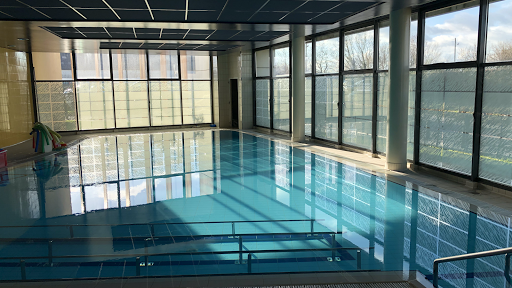 kinésithérapie - piscine - thérapie manuelle - www.leconfluent.fr PARKING 1 Heure gratuit / devant le bâtiment 6 (barrière du côté droit du labo d’analyses)