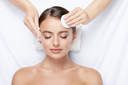 費思特美容美體 SPA 內湖店- 內湖區 成功路做臉推薦 / 背部精油按摩 / 臉部保養/無痛清粉刺/ 內湖芳療Spa評價、營業時間、服務項目、價格