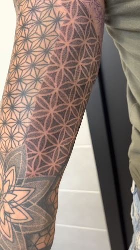 Opinii despre Tourelles Tattoo & Piercing în Orléans - Tatoueur