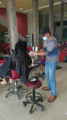Fans Salon