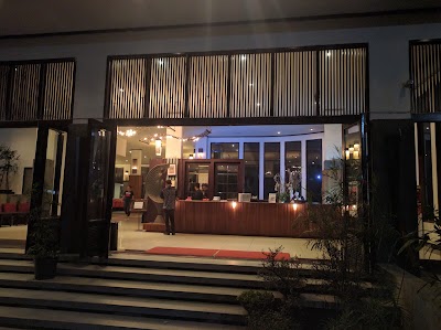Photos of Sierra Caf&eacute; & Lounge