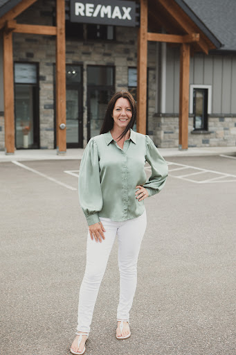 Chrissie McMillan Real Estate Broker at RE/MAX Pembroke Realty Ltd. - Thumbnail