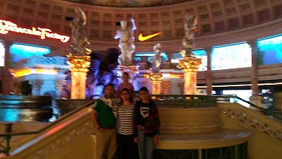 Photos of Apple The Forum Shops