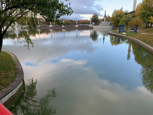 Surtidores del Lago del Parque Central - Thumbnail