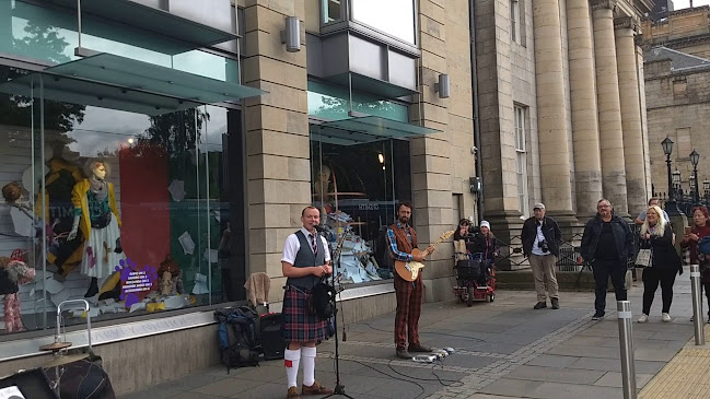 Reviews of Multrees Walk in Edinburgh - Shopping mall
