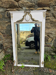 Photo n°27 de Antiquaire Lyon & Rhône-Alpes M.PAYET Père & Fils Antiquités Brocante Service de débarras depuis 1997 à Vaugneray (Magasin de meubles d'occasion)