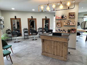 Photo n°1 de XY Coiffure à menilles à Ménilles (Salon de coiffure)