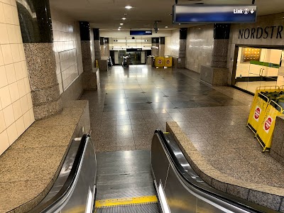 Westlake Tunnel Station & Pine St - 3rd 4th & 5th Avenue - Bay C