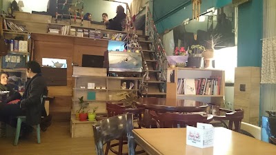 Photos of Bamdad Caf&eacute;