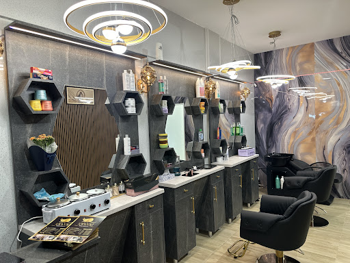 Iconic Hair & Beauty