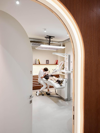 Paris Dental Studios - Centre Dentaire MARAIS | Soins Dentaires - Chirurgiens-dentistes - Orthodontie - Thumbnail