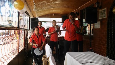 Photos of La Gallina Ardiente